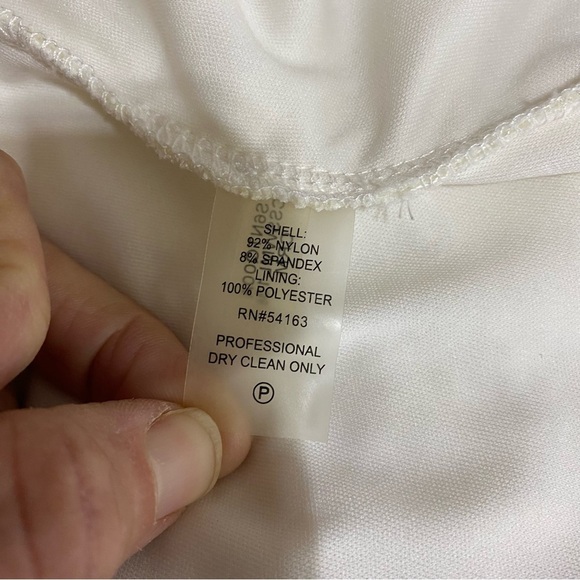 Calvin Klein High Collar Sleeveless Off-White Floral Lace Blouse - Picture 6 of 6